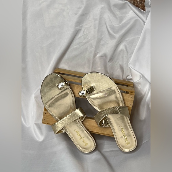 NWOT Lilly Pulitzer Callie Gold Metallic Sandals with Crystal Toe Strap - Picture 3 of 10